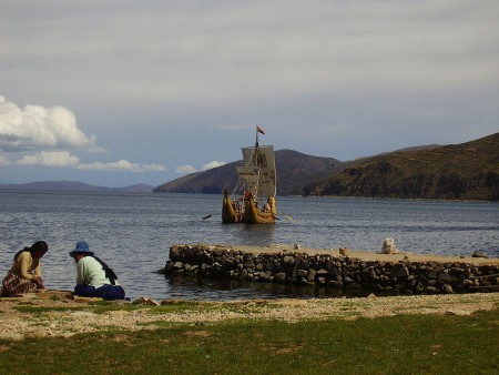 Lado Boliviano - Balsa totora sobre Titicaca
